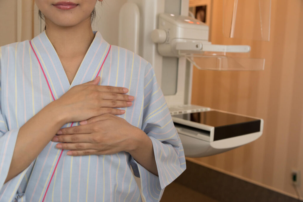 乳がん検診で要精密検査と言われたら？検査内容・乳がんの可能性・受診の流れを詳しく解説