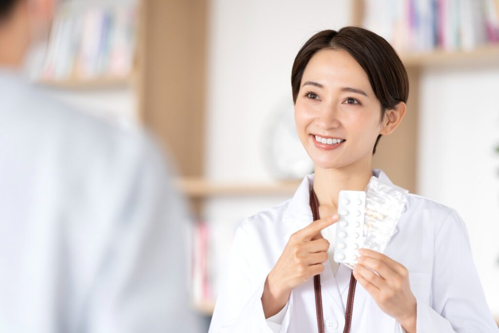 OTC類似薬とは、ドラッグストアの市販薬と成分や効き目がほぼ同じで、病院で処方される薬
